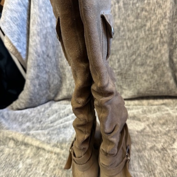 BCBG Generation Size 6.5 tan suede high boots - Picture 4 of 7